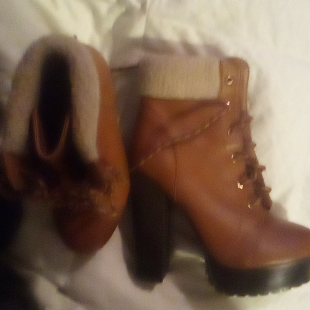 ShoeDazzle faux fur boots